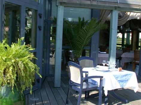Logis Hotel Les Sapins Le Menil Exterior photo
