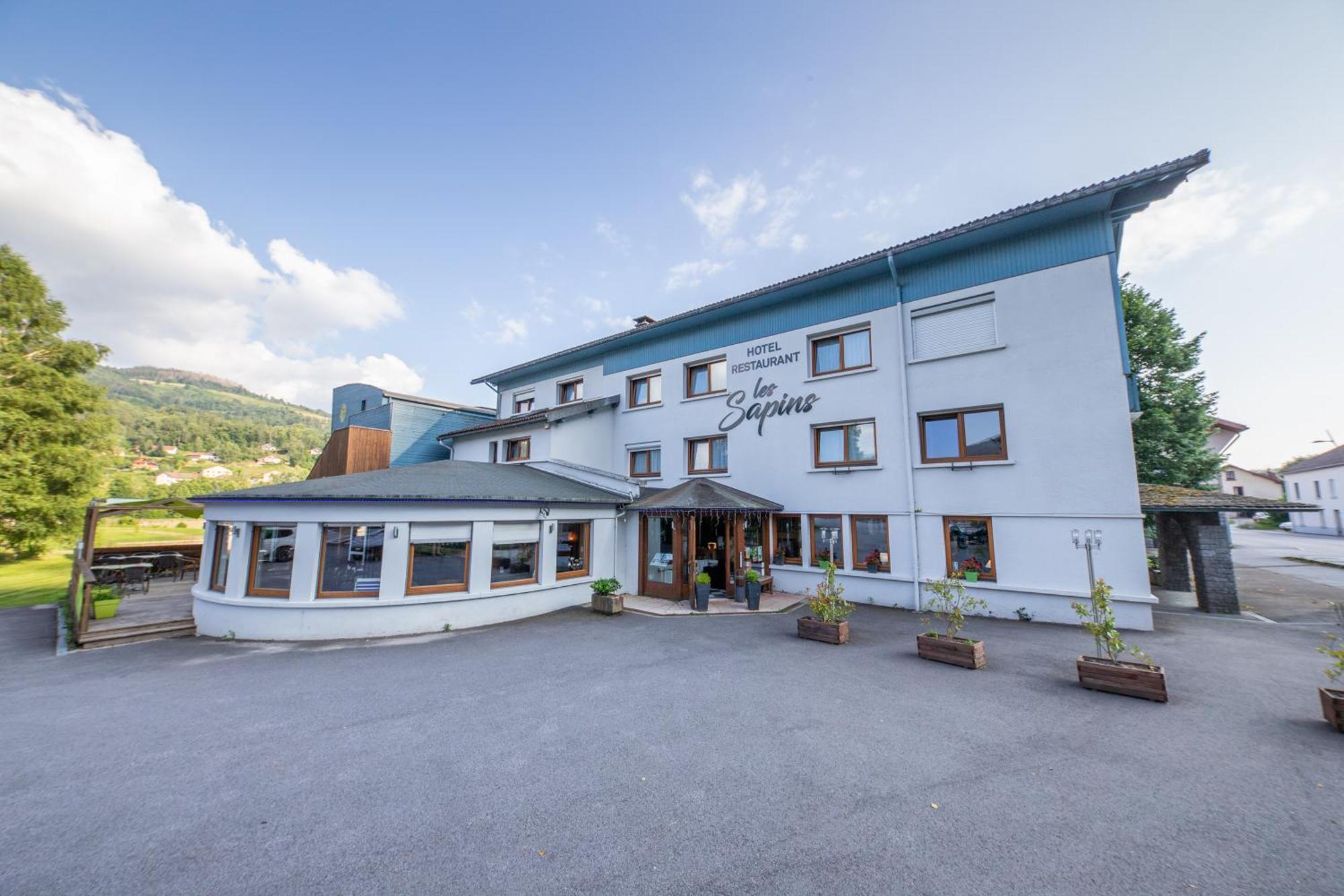 Logis Hotel Les Sapins Le Menil Exterior photo