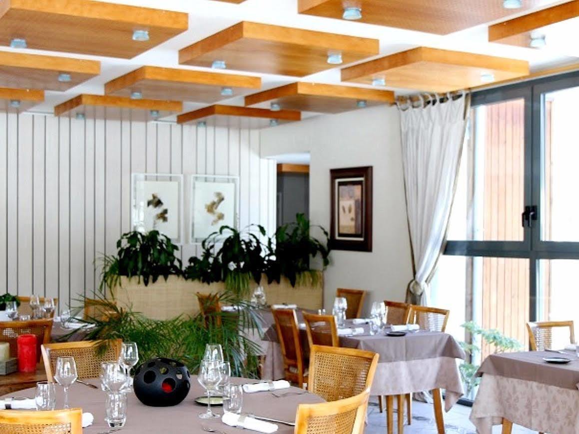 Logis Hotel Les Sapins Le Menil Exterior photo